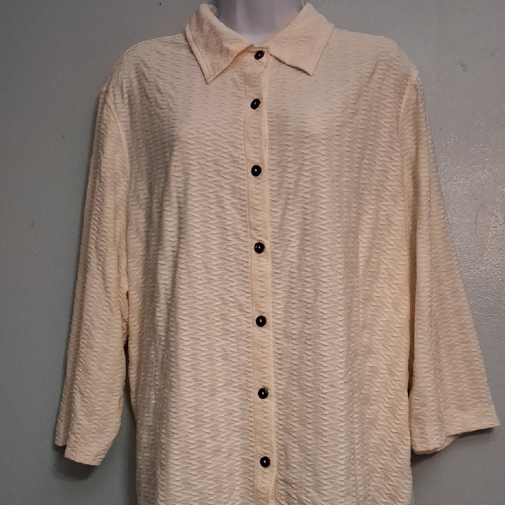 Avenue size 26-28 (4X) women's cream texture button-up stretch 3/4 sleeves shirt